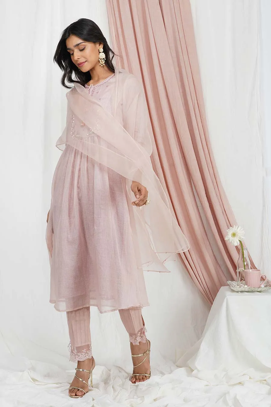 Dusty Pink Kurta Set With Organza Stole