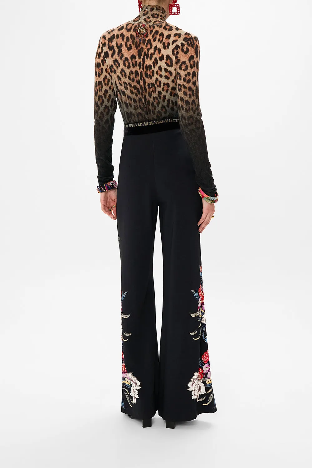 FLARED PANT WITH POCKETS VOLENDAM DOLLS