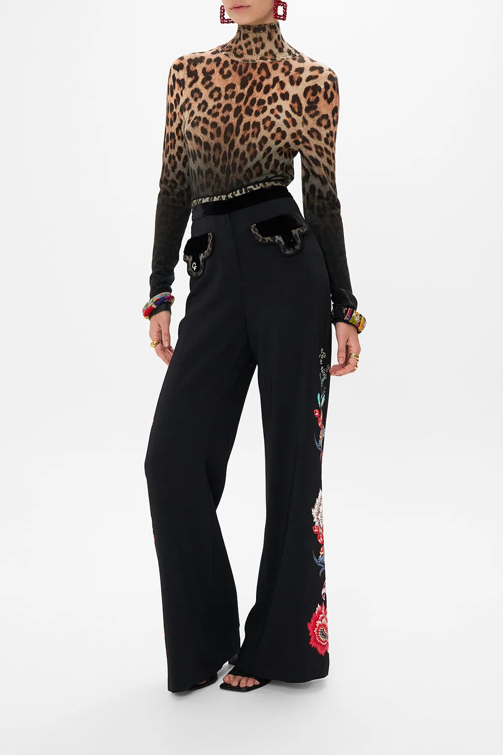 FLARED PANT WITH POCKETS VOLENDAM DOLLS