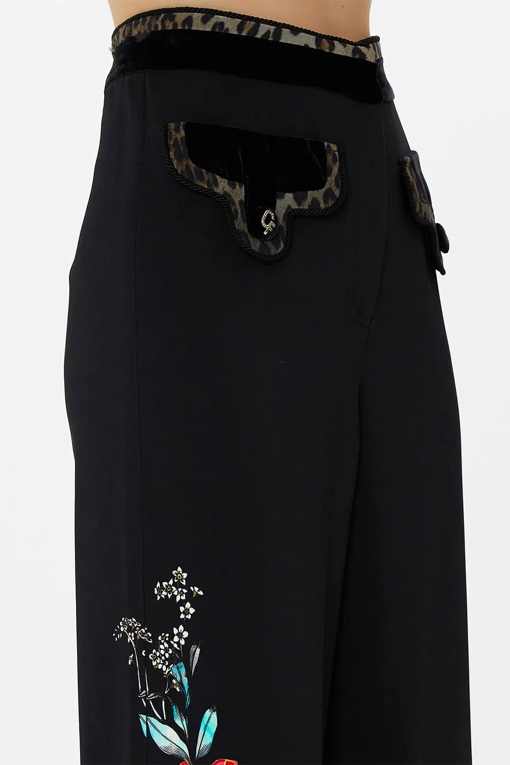 FLARED PANT WITH POCKETS VOLENDAM DOLLS