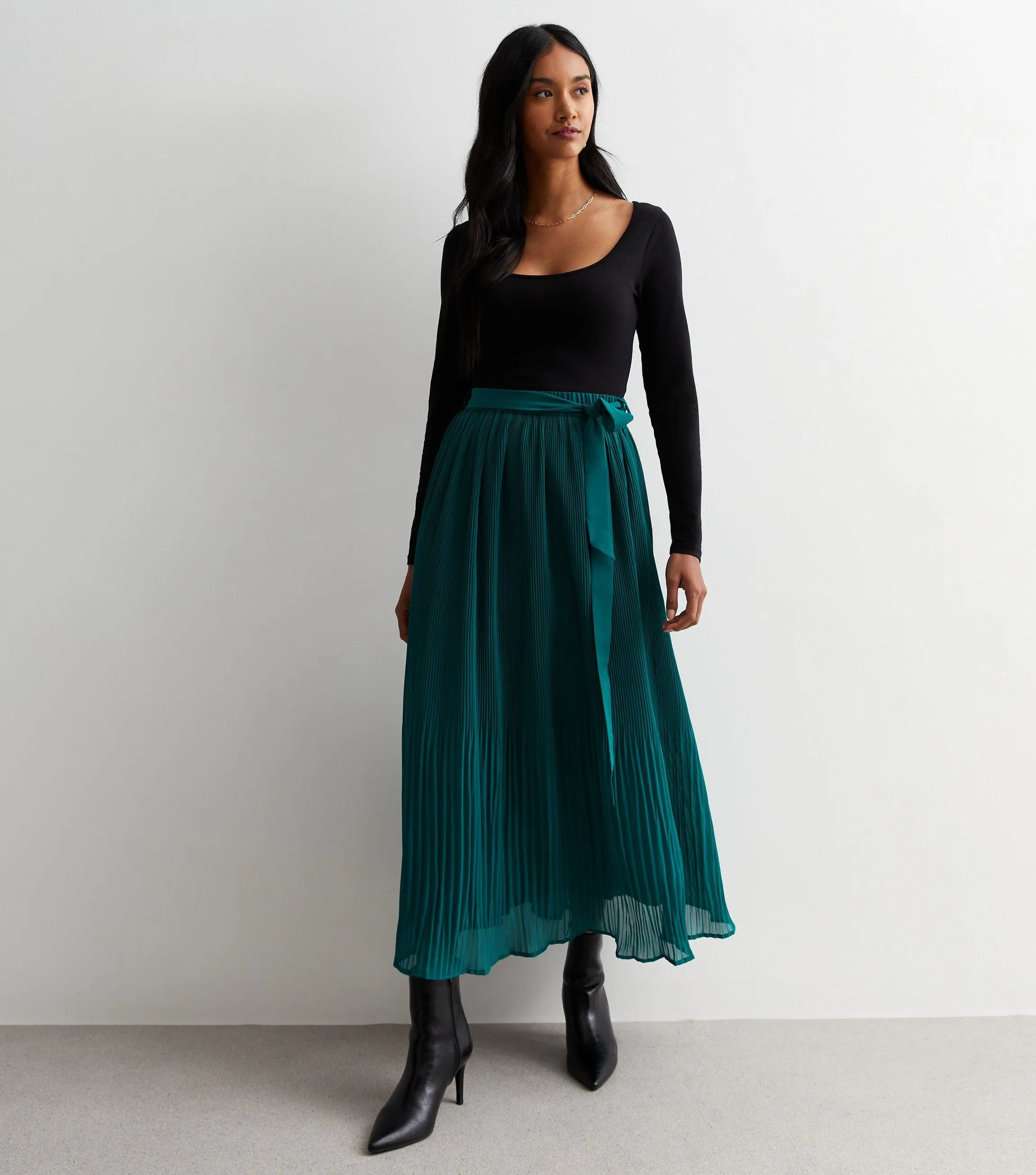 Green Pleated Belt Detail Midi Skirt