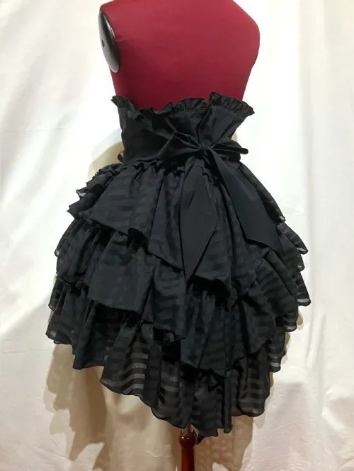 【MARBLE】マーブル　ハイウエスト編み上げスパイラルフリルスカート：黒×黒ストライプフリル