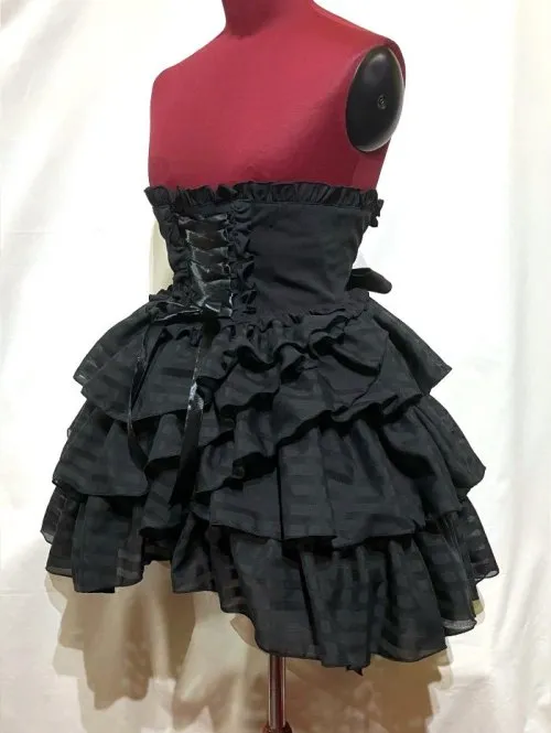 【MARBLE】マーブル　ハイウエスト編み上げスパイラルフリルスカート：黒×黒ストライプフリル