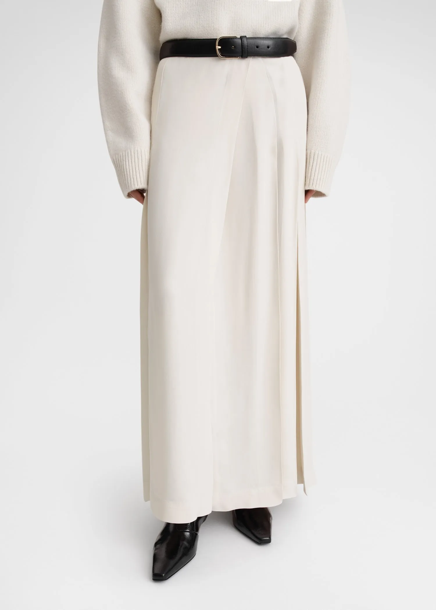 Pleated wrap skirt snow