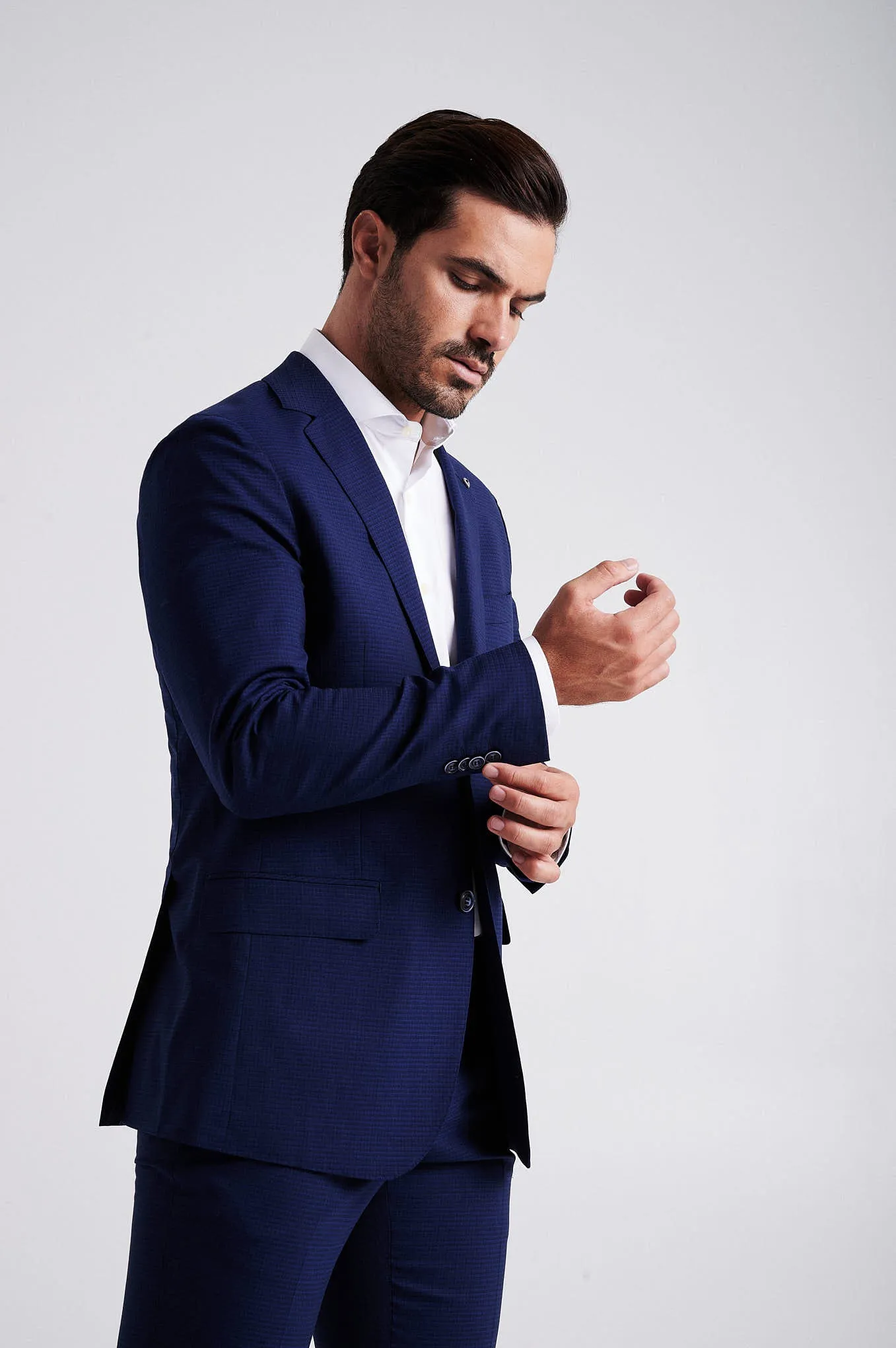 Slim fit wool stretch suit