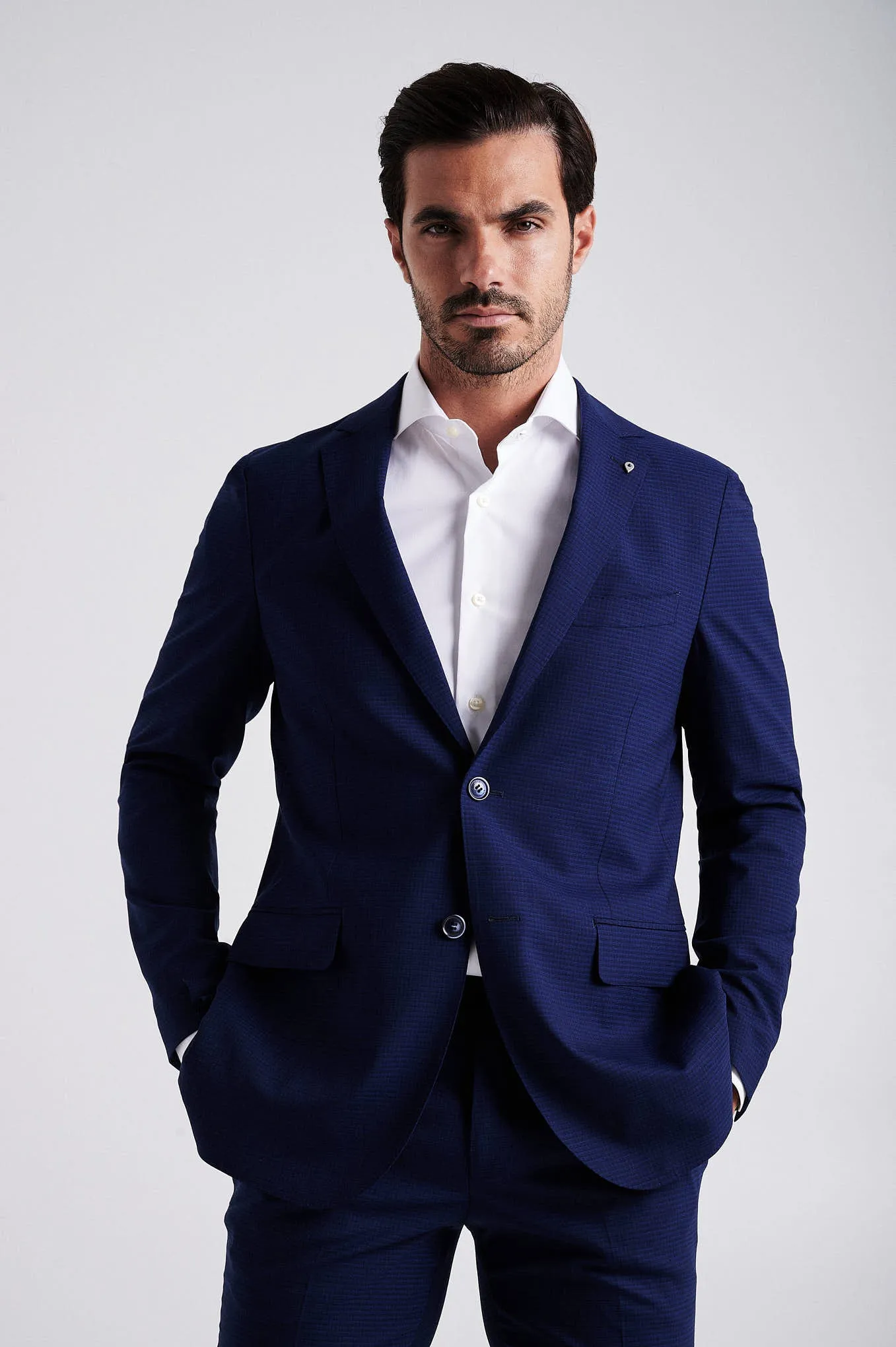 Slim fit wool stretch suit