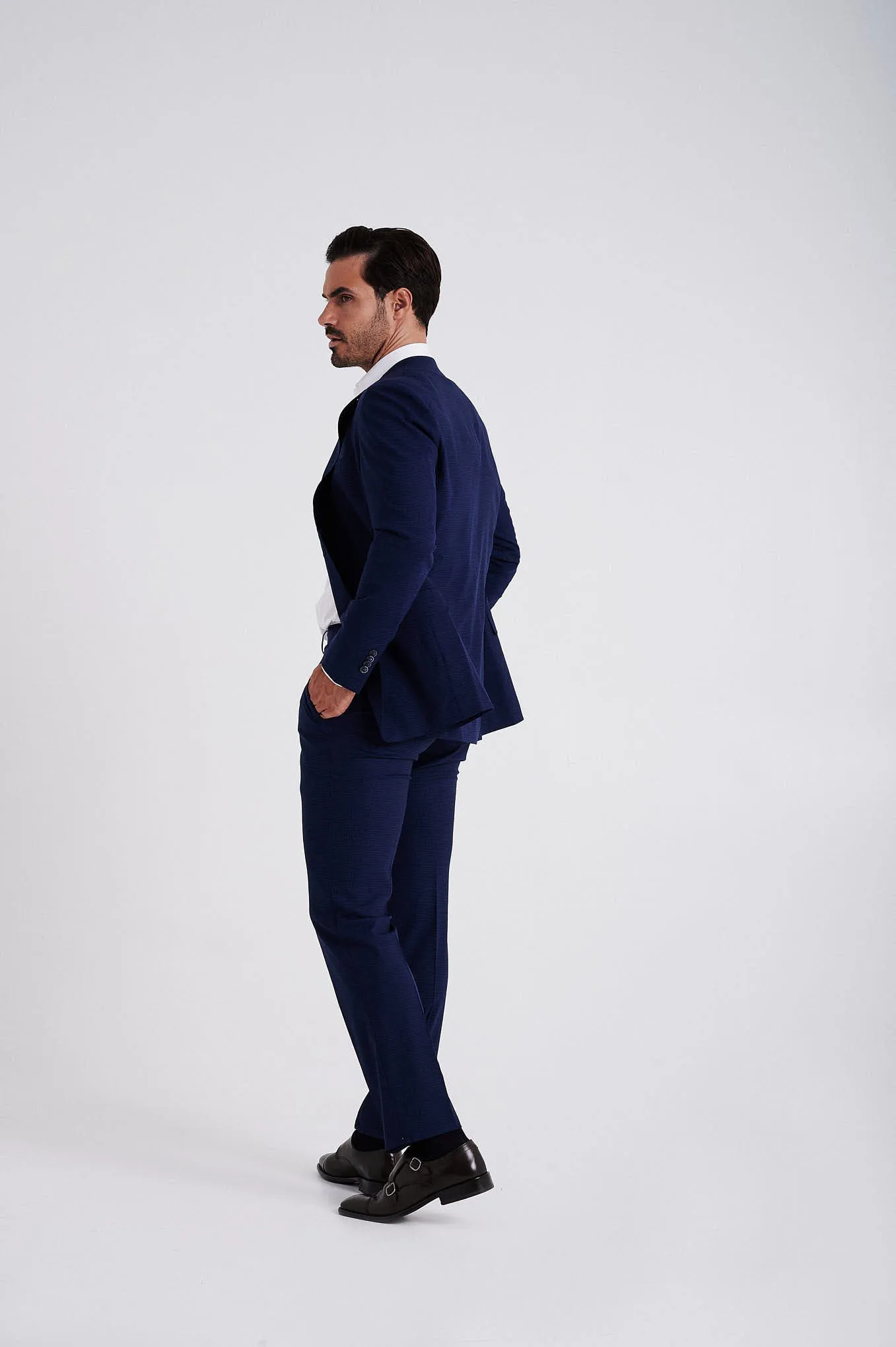 Slim fit wool stretch suit
