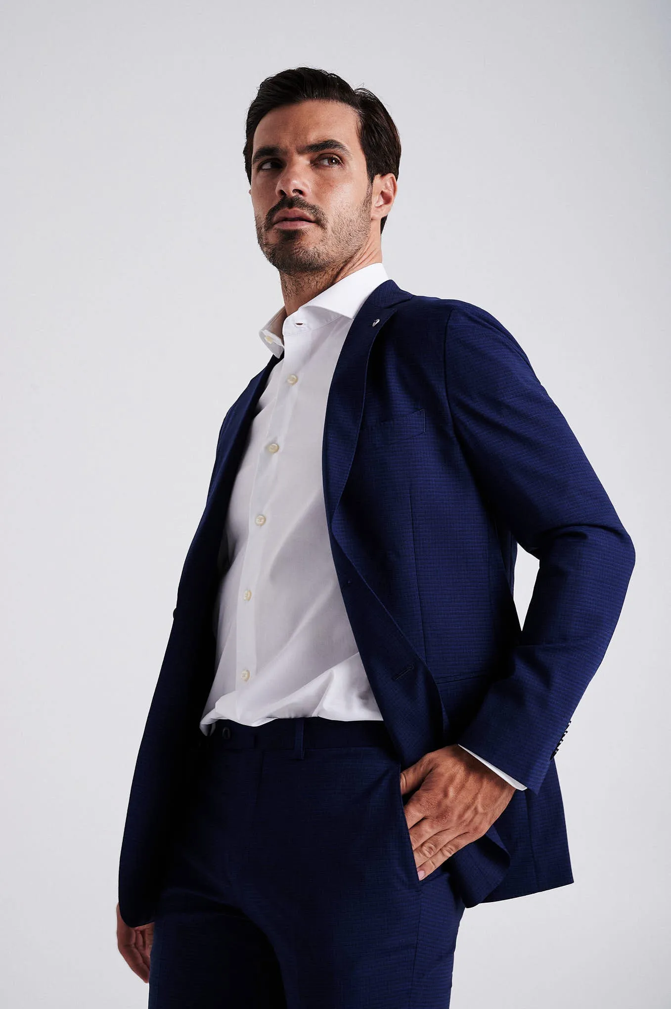 Slim fit wool stretch suit