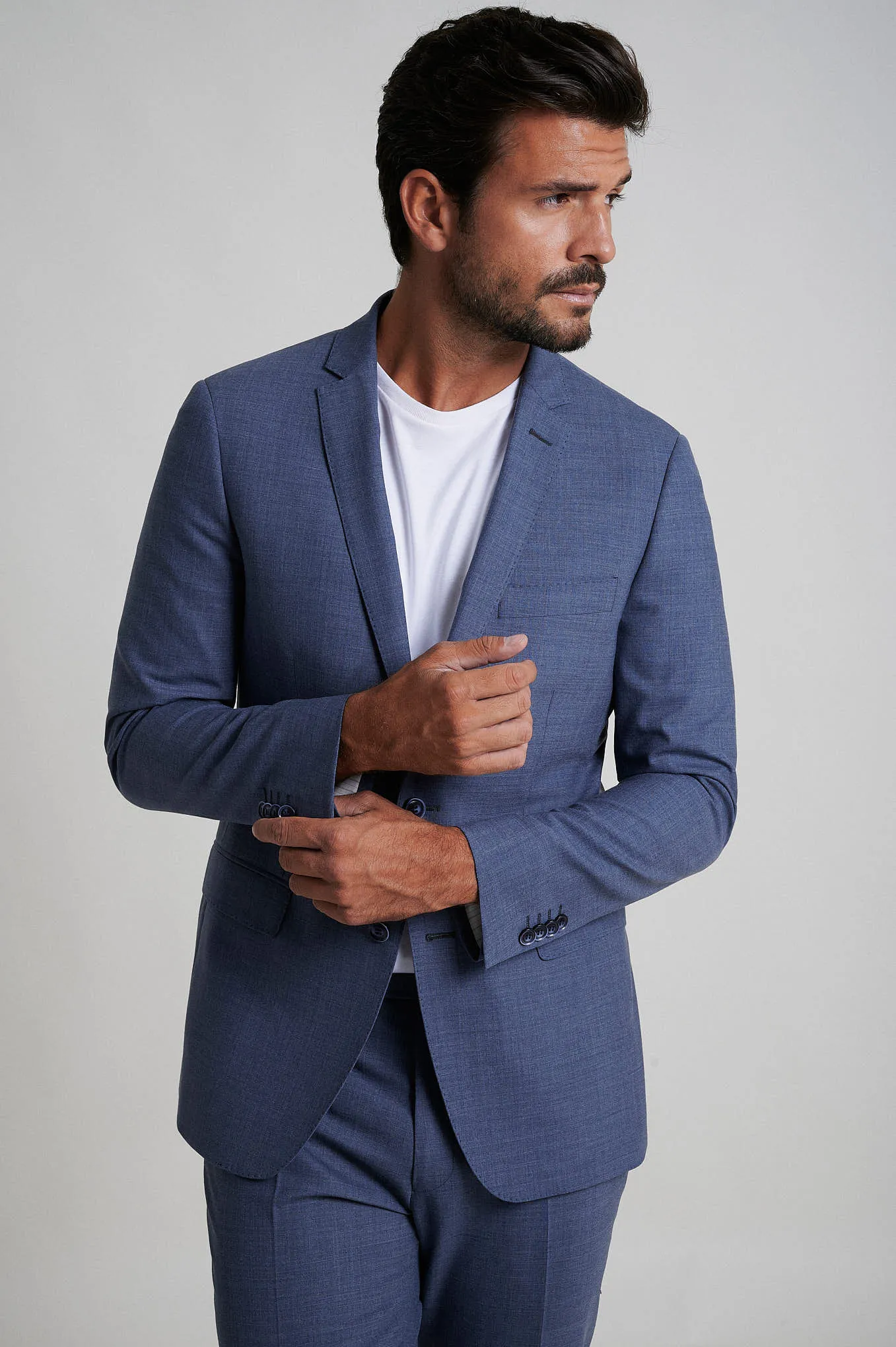 Tailored fit 100% refined wool suit half canvas construction