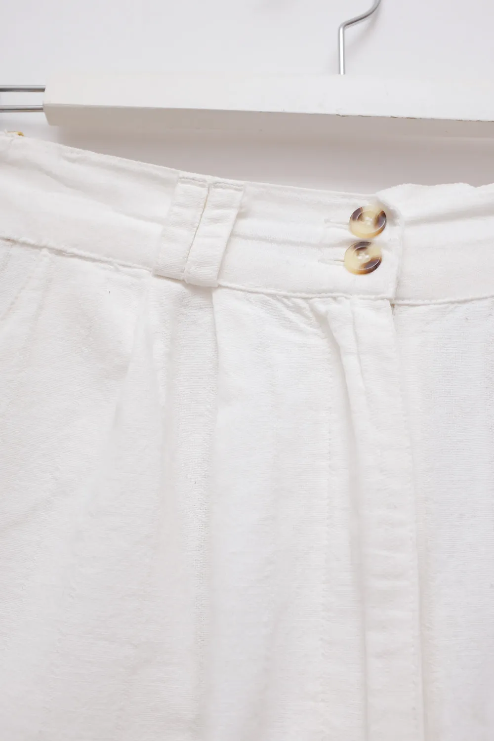 WHITE VINTAGE COTTON PLEATED SHORTS