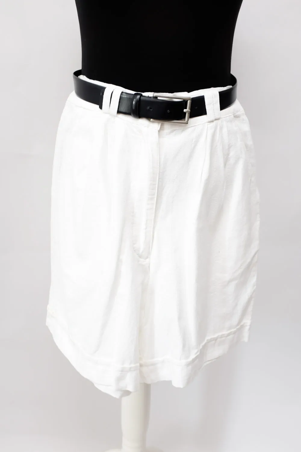 WHITE VINTAGE COTTON PLEATED SHORTS