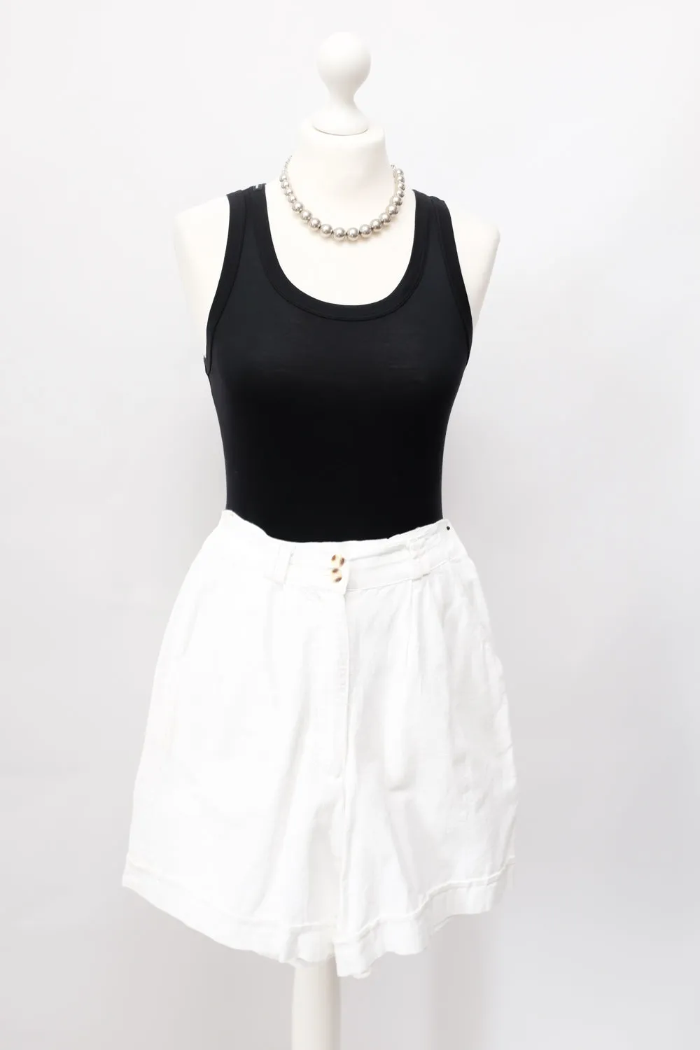 WHITE VINTAGE COTTON PLEATED SHORTS